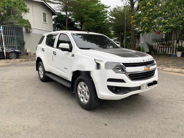 Cần bán gấp Chevrolet Trailblazer 2.5 AT sản xuất năm 2018, màu trắng, xe nhập, 779tr