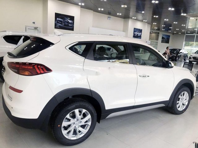 Bán Hyundai Tucson đời 2019, màu trắng, giá cạnh tranh