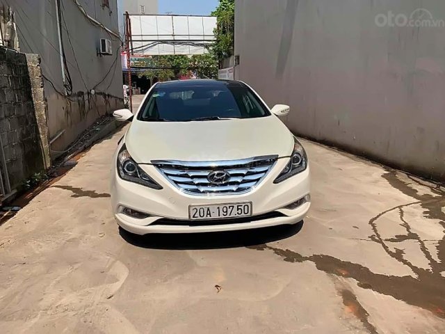 Bán Hyundai Sonata sản xuất năm 2011, màu trắng, nhập khẩu Hàn Quốc, ít sử dụng, giá cạnh tranh