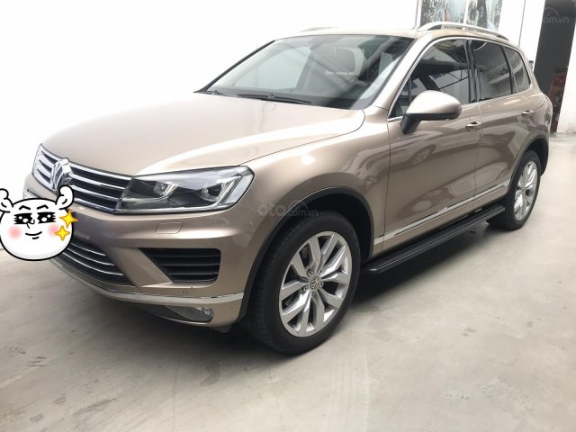 Tôi cần bán chiếc Volkswagen Touareg 3.6AT, đi 21.000km, mới đăng ký tháng 1/2018, còn bảo hành hãng, bảo hiểm0