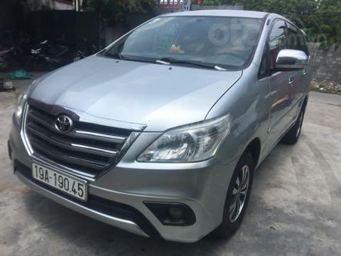 Bán ô tô Toyota Innova đăng ký lần đầu 2015, màu bạc mới 95% giá chỉ 485 triệu đồng