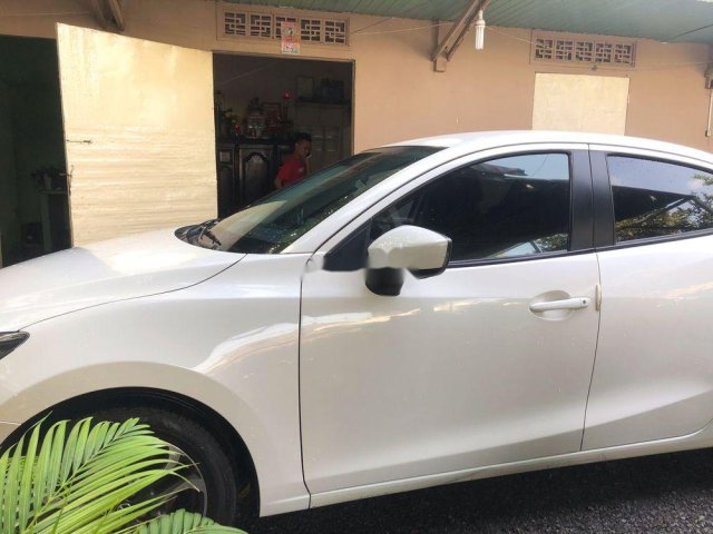 Bán xe Mazda 2 đời 2015, màu trắng, nhập khẩu, chính chủ