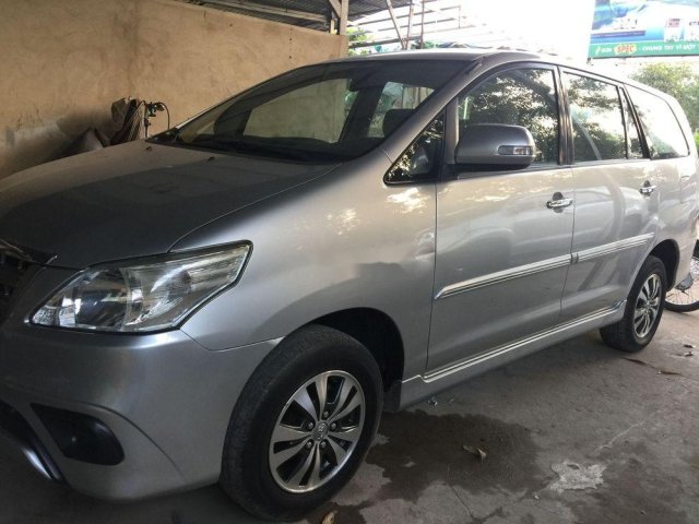 Cần bán xe Toyota Innova MT sản xuất 2016, màu bạc