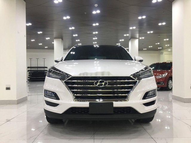 Bán Hyundai Tucson sản xuất 2019, màu trắng, xe giao ngay