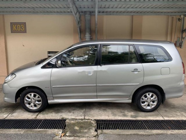 Bán Toyota Innova sản xuất năm 2010, màu bạc xe gia đình, giá chỉ 355 triệu, xe nguyên bản