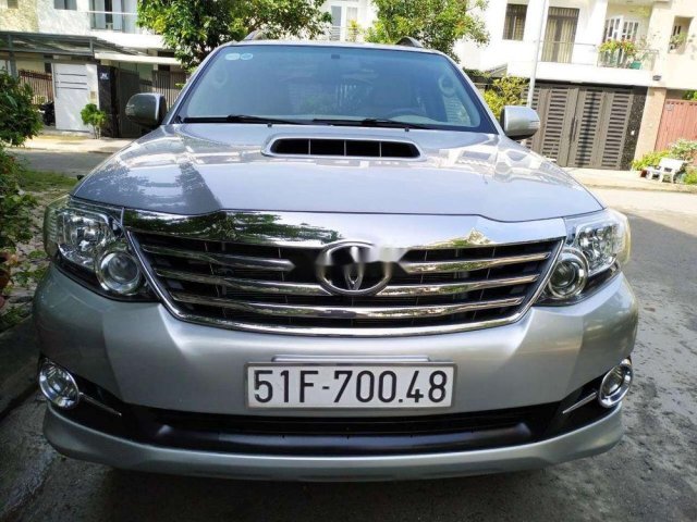 Bán ô tô Toyota Fortuner G sản xuất 2016, màu bạc xe gia đình