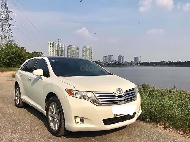 Cần bán Toyota Venza 2.7 đời 2009, màu trắng, nhập khẩu 