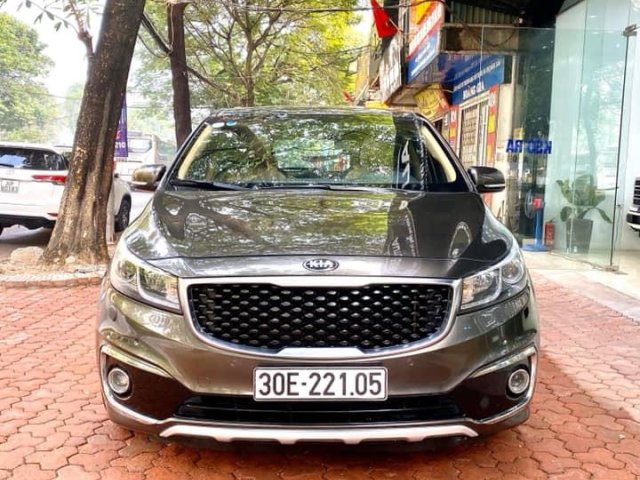 Bán xe Kia Sedona 2.2 DATH năm 2016, màu nâu, nhập khẩu nguyên chiếc, giá cạnh tranh0