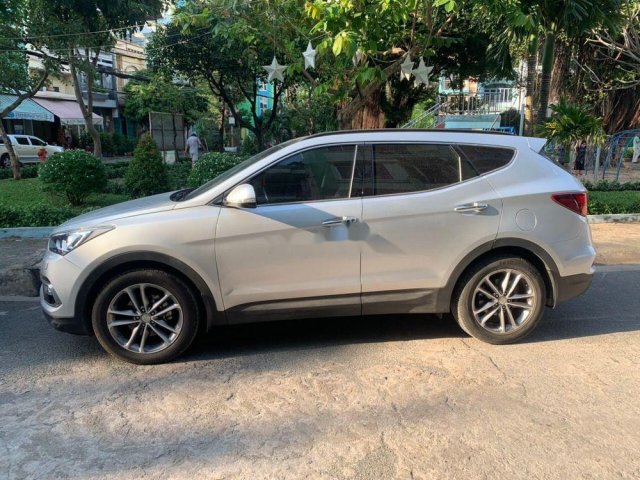 Bán Hyundai Santa Fe AT đời 2016, màu bạc