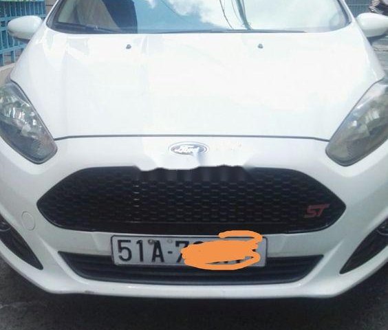 Cần bán Ford Fiesta 2014, màu trắng, chính chủ, giá 365tr