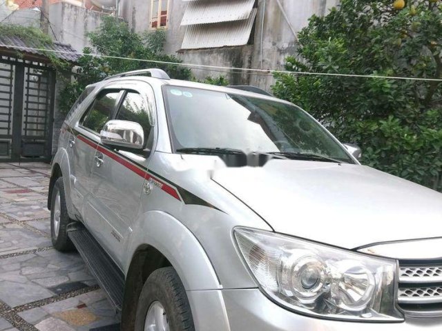 Cần bán Toyota Fortuner sản xuất 2009, màu bạc, số tự động, 440 triệu