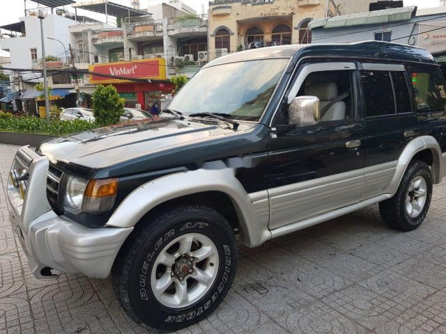 Chính chủ bán ô tô Mitsubishi Pajero năm 2004, màu xanh dưa0