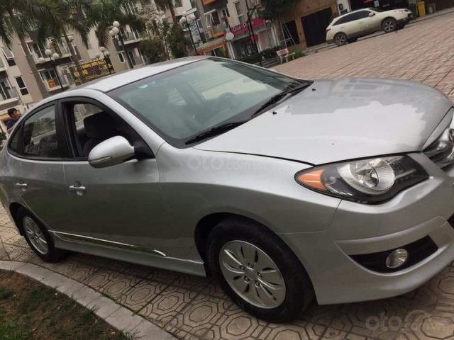 Cần bán Hyundai Avante đăng ký lần đầu 2015, màu bạc nhập khẩu nguyên chiếc giá chỉ 355 triệu đồng