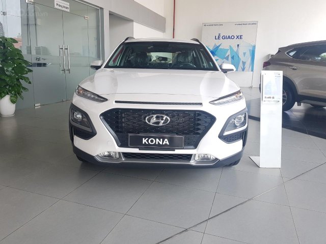 Hỗ trợ giao xe tận nhà - Khi mua xe Hyundai Kona 1.6 Turbo đời 2019, màu trắng