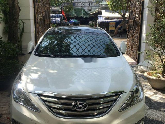 Cần bán Hyundai Sonata sản xuất năm 2012, màu trắng, nhập khẩu