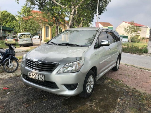 Bán Toyota Innova năm sản xuất 2013, màu bạc, số sàn, giá tốt