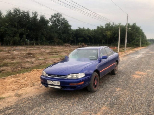 Cần bán lại xe Toyota Camry sản xuất 1995, màu xanh lam, giá tốt0