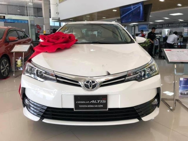 Bán lại xe Toyota Corolla Altis đời 2019, màu trắng, mới hoàn toàn