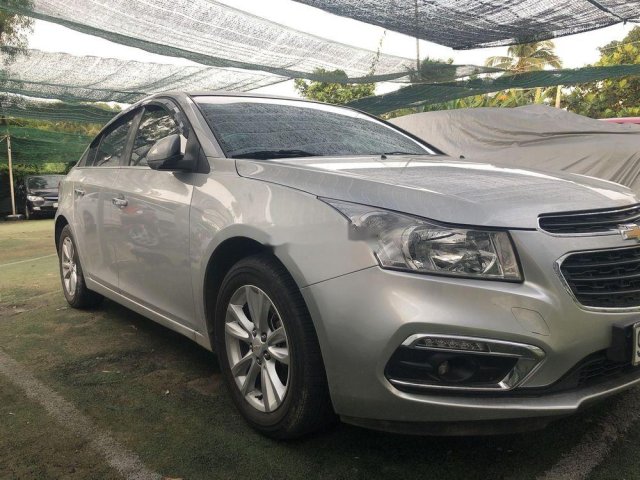 Cần bán gấp Chevrolet Cruze LT đời 2017 xe gia đình0