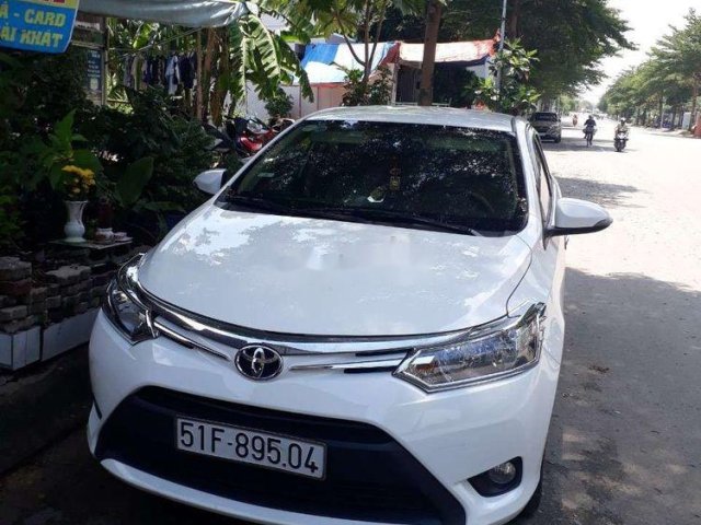 Bán gấp Toyota Vios sản xuất năm 2017, màu trắng số sàn