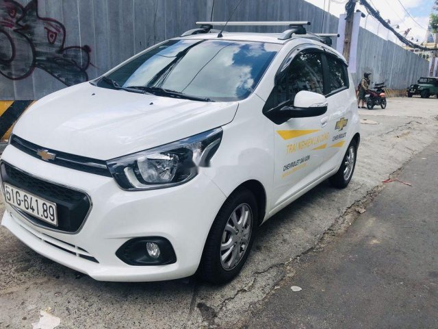 Cần bán gấp Chevrolet Spark LT năm sản xuất 2018, màu trắng