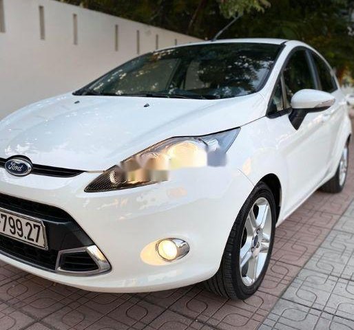 Bán xe Ford Fiesta đời 2013, màu trắng xe nguyên bản