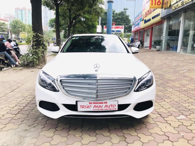 Mercedes Benz Exclusive C250 đời 2016, màu trắng nội thất kem tuyệt đẹp