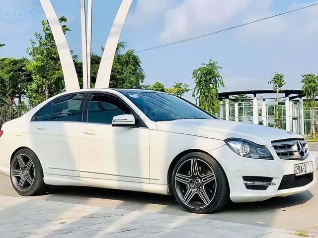 Bán Mercedes Benz C300 AMG đời 2017, màu trắng