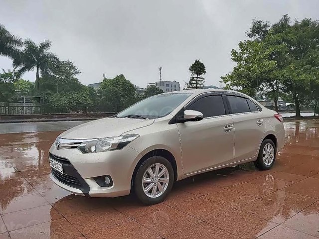 Cần bán gấp Toyota Vios 1.5E sản xuất 2015, màu vàng xe còn mới lắm