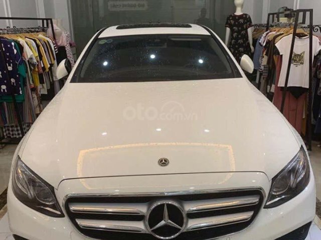 Cần bán Mercedes 250 năm sản xuất 2017, màu trắng, giá tốt