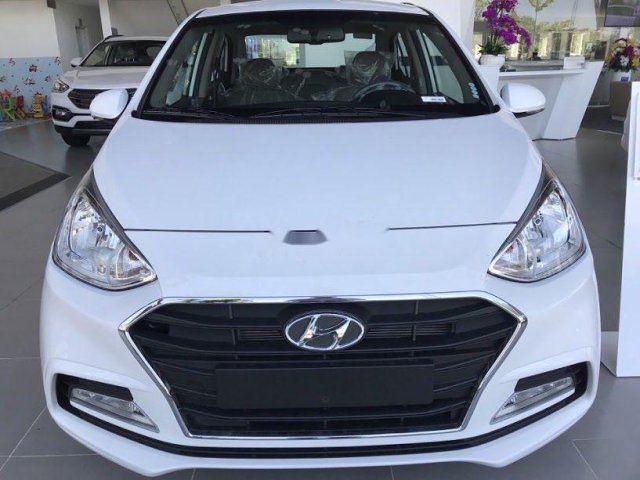 Cần bán xe Hyundai Grand i10 1.2MT sản xuất năm 2019, màu trắng, xe nhập