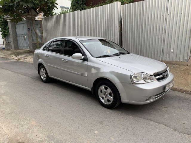 Cần bán lại xe Daewoo Lacetti năm sản xuất 2011, màu bạc