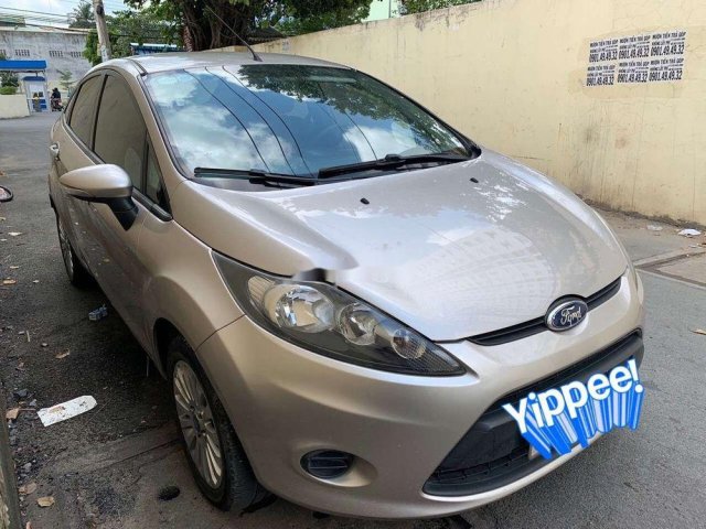 Cần bán xe Ford Fiesta AT sản xuất năm 2013, giá chỉ 340 triệu