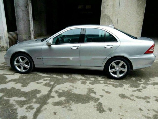 Cần bán gấp Mercedes đời 2007, màu bạc, xe nhập chính chủ