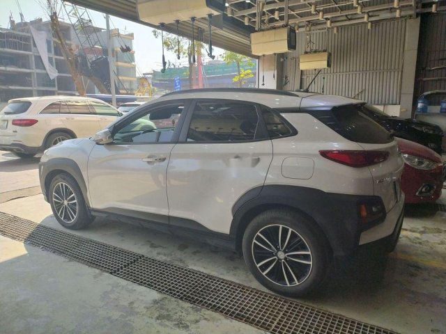 Cần bán Hyundai Kona sản xuất 2018, màu trắng