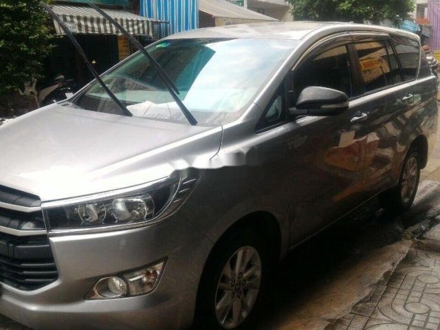 Bán Toyota Innova đời 2017, màu bạc chính chủ