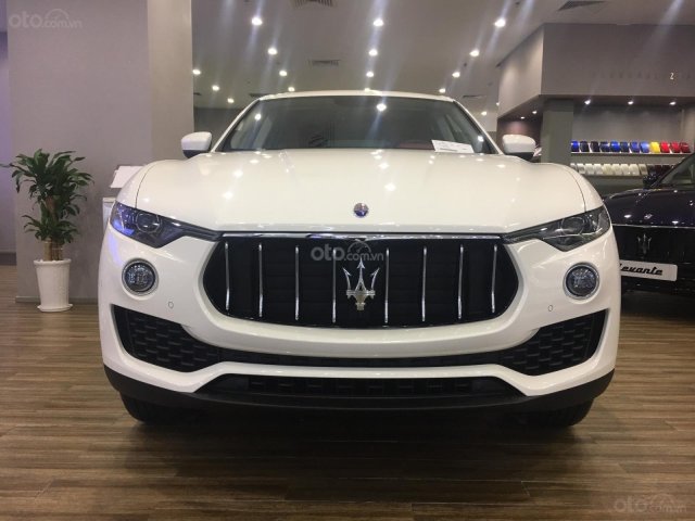 Hotline Maserati 0932222253 - giá xe Showroom Maserati Levante chính hãng phân phối mới 100%, trắng-đỏ