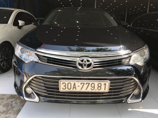 Bán Toyota Camry 2.5Q năm 2015, màu đen0