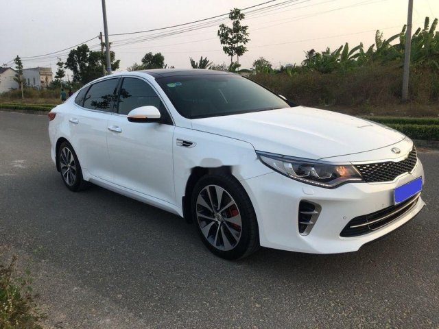 Cần bán lại xe Kia Optima năm 2018, màu trắng0