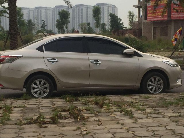 Cần bán xe Toyota Vios năm sản xuất 2014, màu vàng xe gia đình, giá 350tr xe nguyên bản0