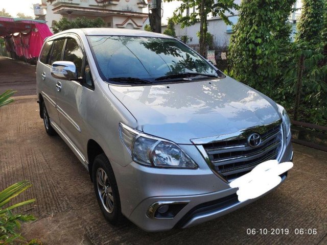 Bán Toyota Innova sản xuất 2013, màu bạc xe gia đình, giá tốt xe nguyên bản