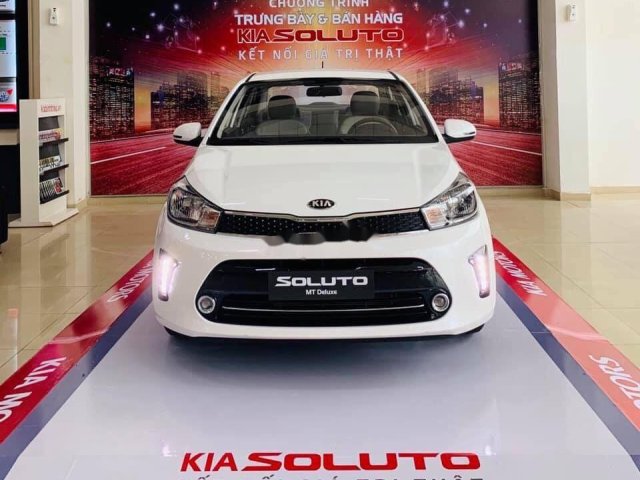 Cần bán Kia Soluto đời 2019, màu trắng, 399tr xe nội thất đẹp