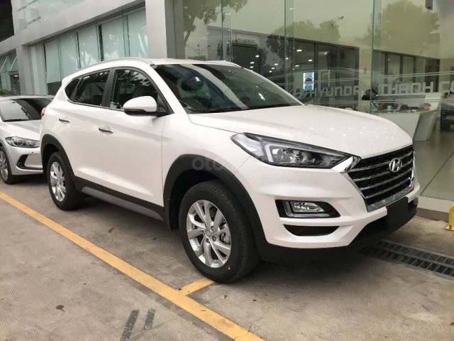 Bán xe Hyundai Tucson 2.0 AT sản xuất 2019, màu trắng0