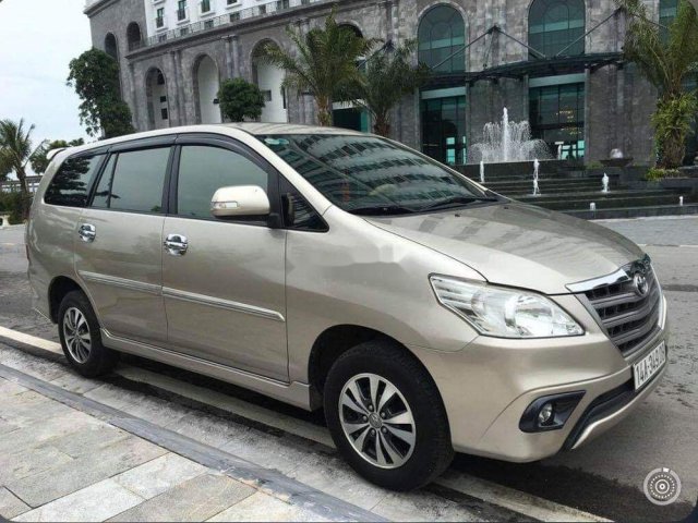 Cần bán lại xe Toyota Innova năm sản xuất 2015 xe gia đình, giá chỉ 500 triệu