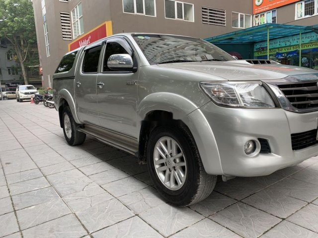 Xe Toyota Hilux đời 2015, màu bạc, xe nhập số sàn, giá tốt