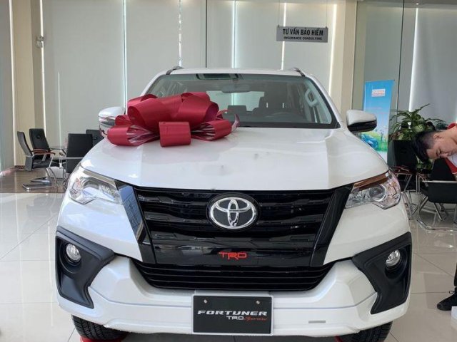 Cần bán xe Toyota Fortuner đời 2019, màu trắng, giá tốt