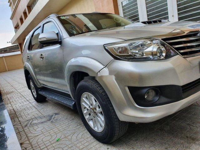 Bán ô tô Toyota Fortuner 2014, màu bạc xe nguyên bản