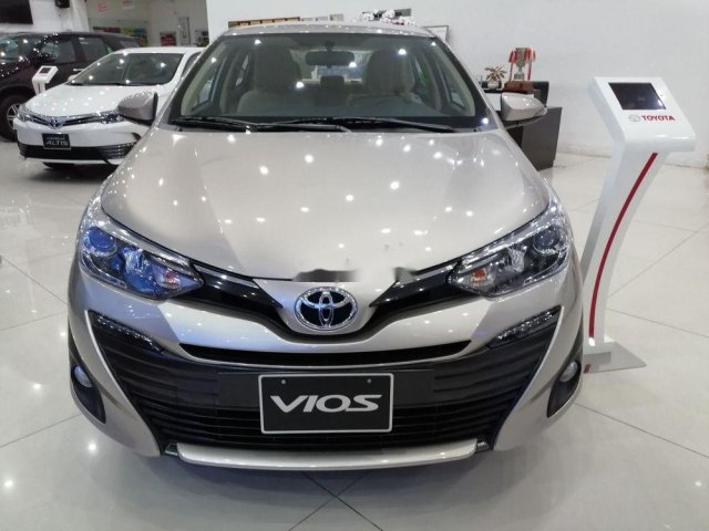 Cần bán xe Toyota Vios sản xuất 2019, màu bạc giá cạnh tranh