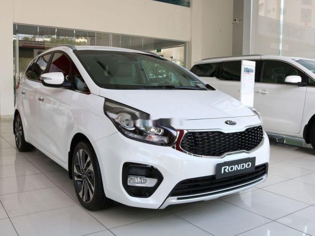 Bán Kia Rondo năm 2019, màu trắng, giá 585tr