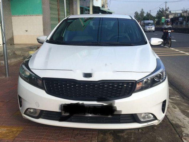 Cần bán gấp Kia Cerato đời 2017, màu trắng chính chủ giá cạnh tranh xe nguyên bản